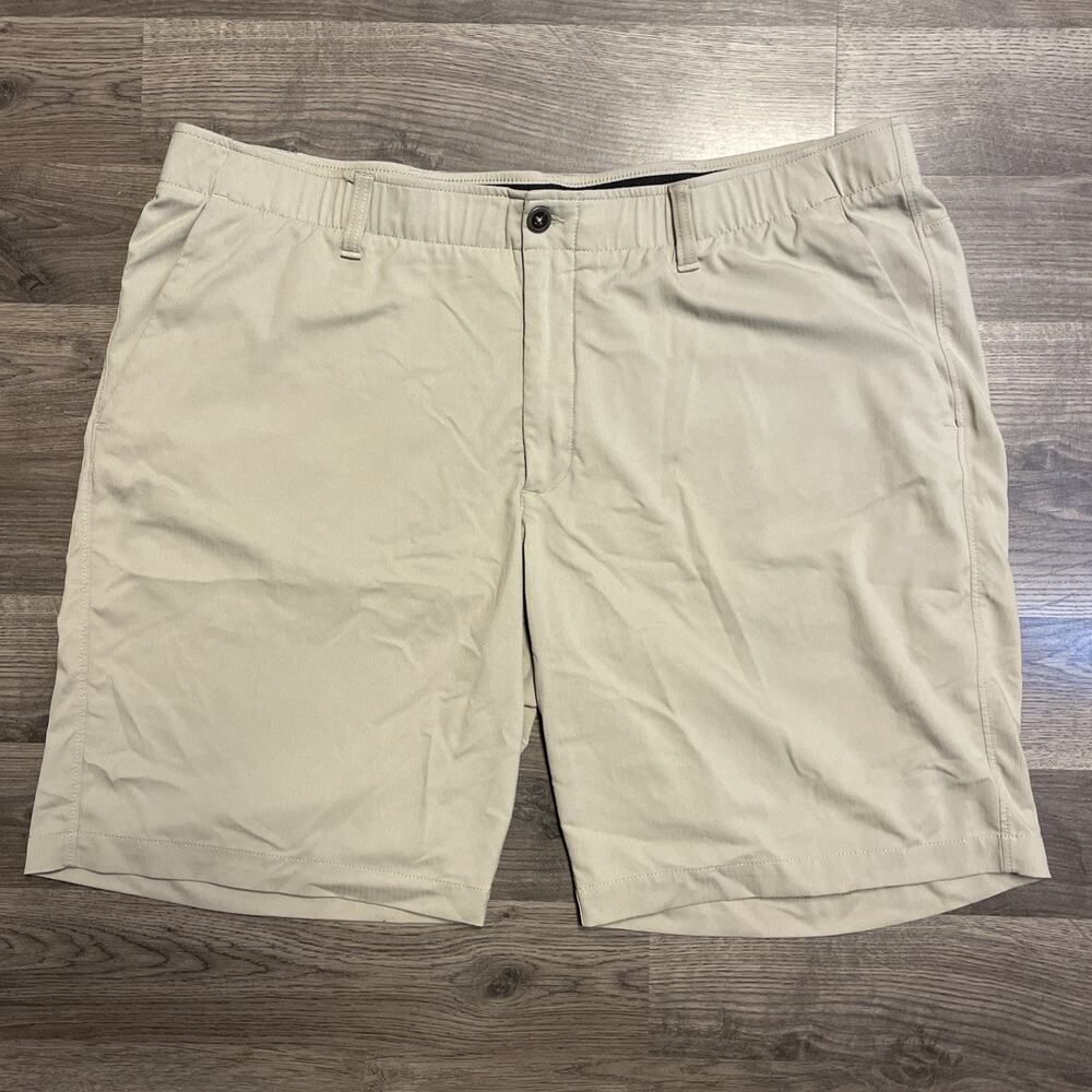 Under Armour HeatGear Men’s Golf Shorts Size 44 Beige Flat Front Performance